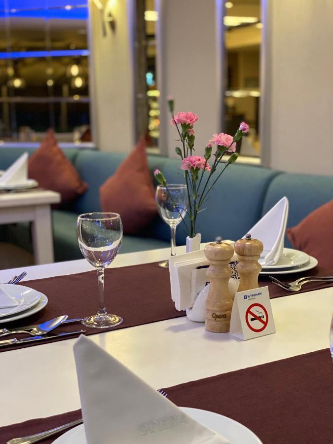 Wyndham Tashkent Hotell Eksteriør bilde