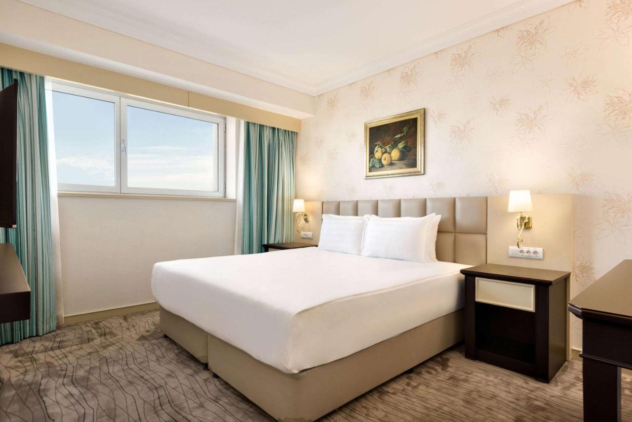Wyndham Tashkent Hotell Eksteriør bilde