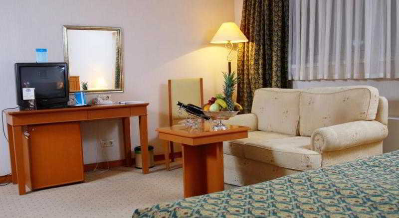 Wyndham Tashkent Hotell Eksteriør bilde