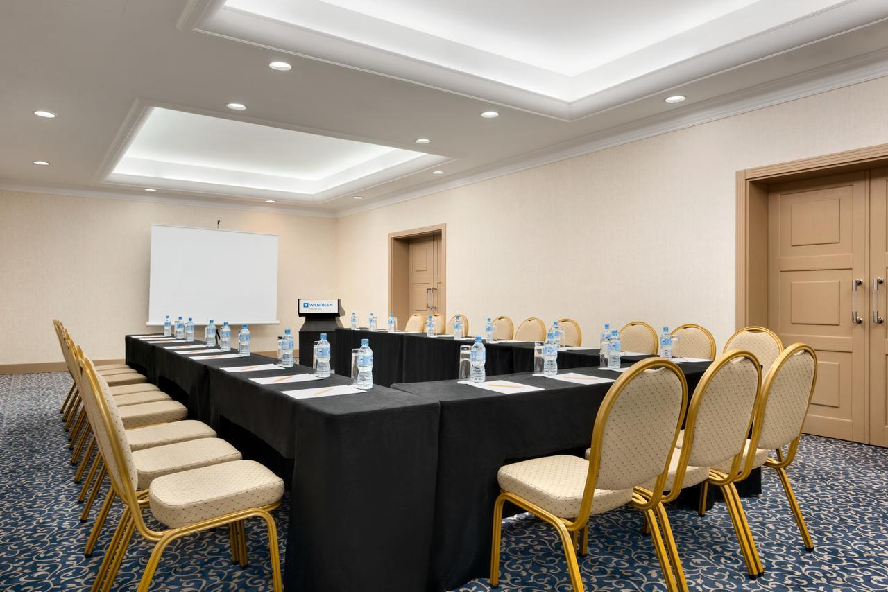 Wyndham Tashkent Hotell Eksteriør bilde