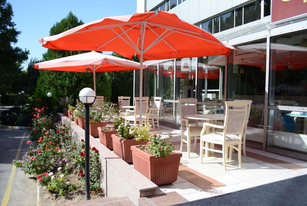Wyndham Tashkent Hotell Restaurant bilde